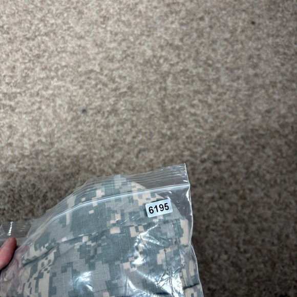 Vintage US Army Combat Uniform Pants Digital Camo Cargo Men's 32x31 Button Fly - Picture 8 of 8